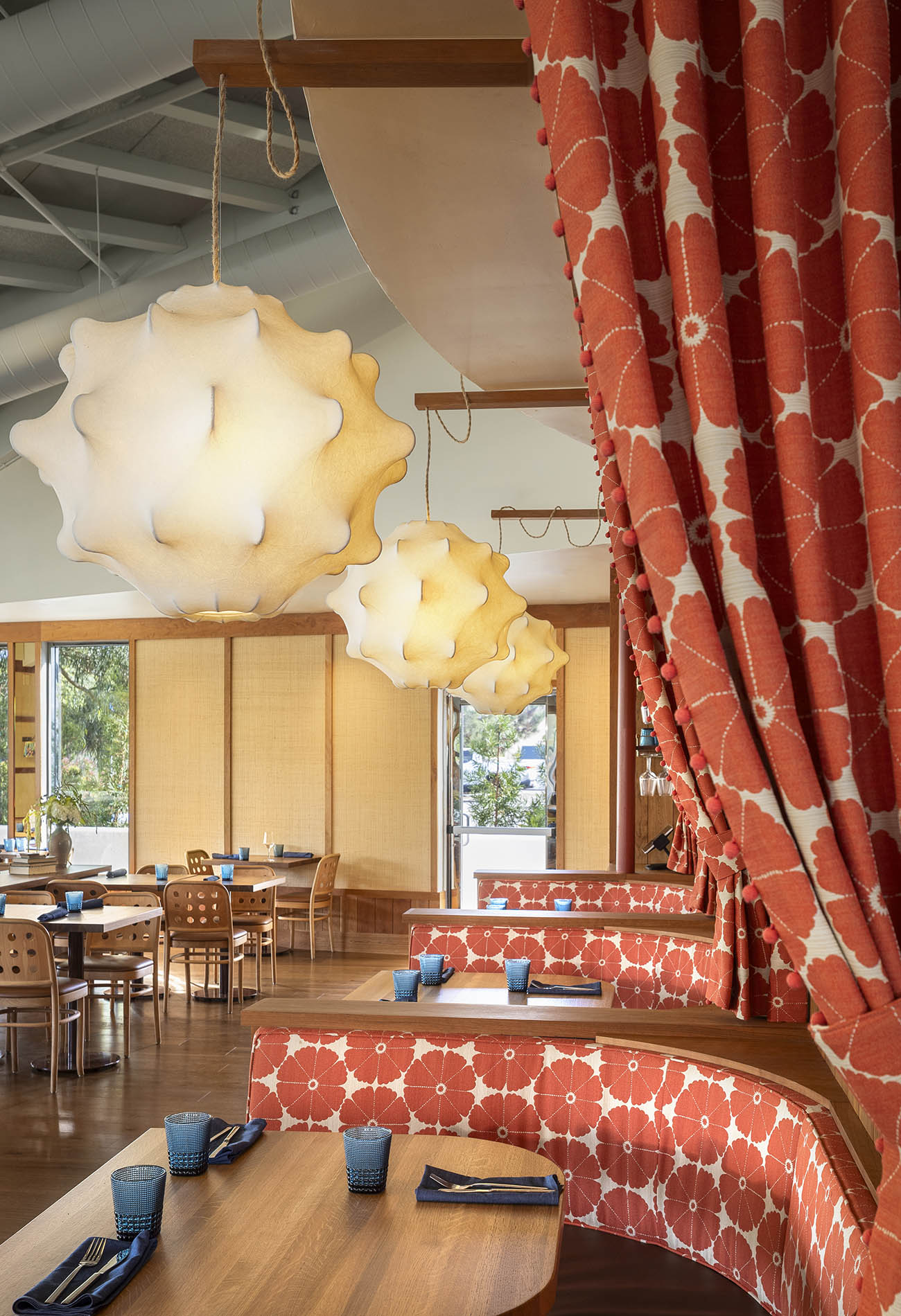 Workind Studio designed the vibrant interior of Lana restaurant in Solana Beach, California. The design captures a coastal-vintage California vibe, blending modern elements with comfortable, stylish touches.